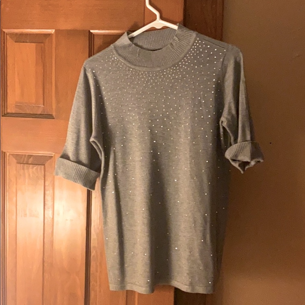 Fancy grey shirt sleeve